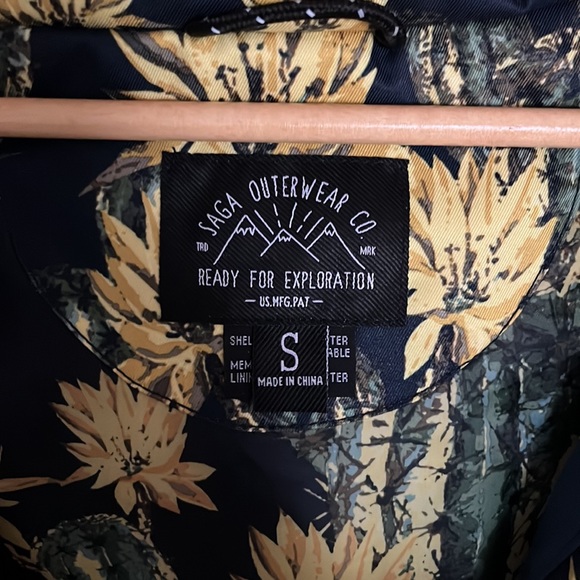 SAGA Outerwear Co. Rouge Jacket - Picture 2 of 7